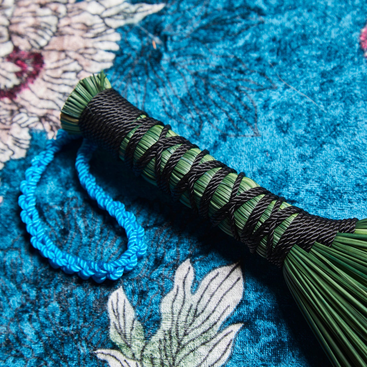 Broom - Mini Turkey Wing Hand Whisk “Tam”